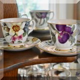 P06. Duchess teacups and saucers 